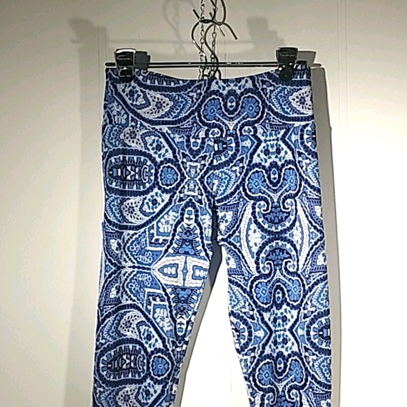 ONZIE. Yoga Blue White Leggings Size M/L - Picture 2 of 10